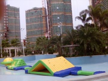 Amercian a adapté grand le parc aux besoins du client gonflable de parc aquatique et gonflable combiné de glissière