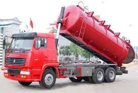 Camion diesel rouge d'aspiration d'eaux d'égout 6 mètres cubes avec la profondeur d'aspiration de 5m, EURO II